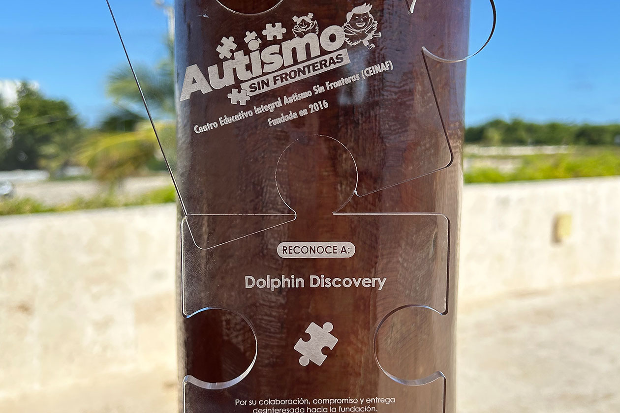 DOLPHIN DISCOVERY PUNTA CANA RECEIVES RECOGNITION BY THE AUTISMO SIN FRONTERAS FOUNDATION